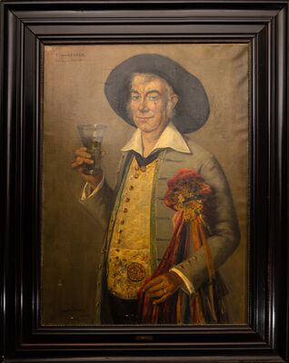Geschilderd portret van een man met een brede grijze hoed, in een geborduurd geel vest onder een grijze jas, met een geheven wijnglas in de ene hand en een bos bloemen met gekleurde linten in de andere. Linksboven geschreven: Thomasvaer, Willem Hunsche; linksonder gesigneerd, met het jaartal 1932.